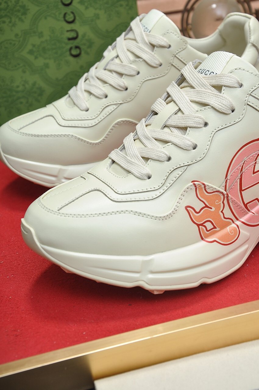 Gucci Cream White Peach Graphic Sneakers